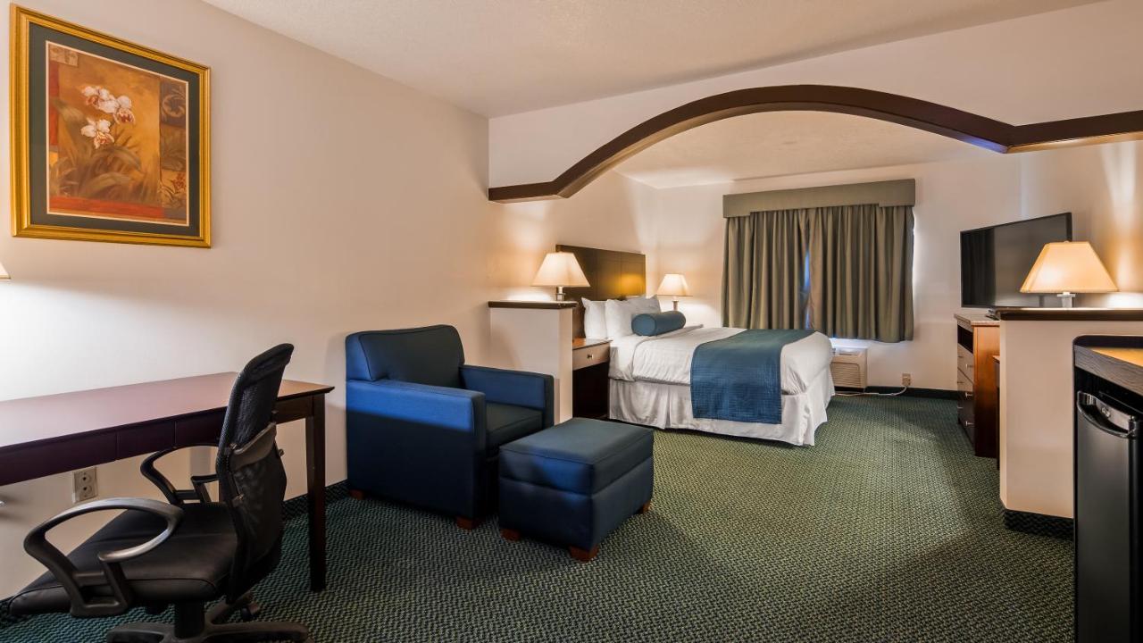 Oversized King Room at Best Western Gas City