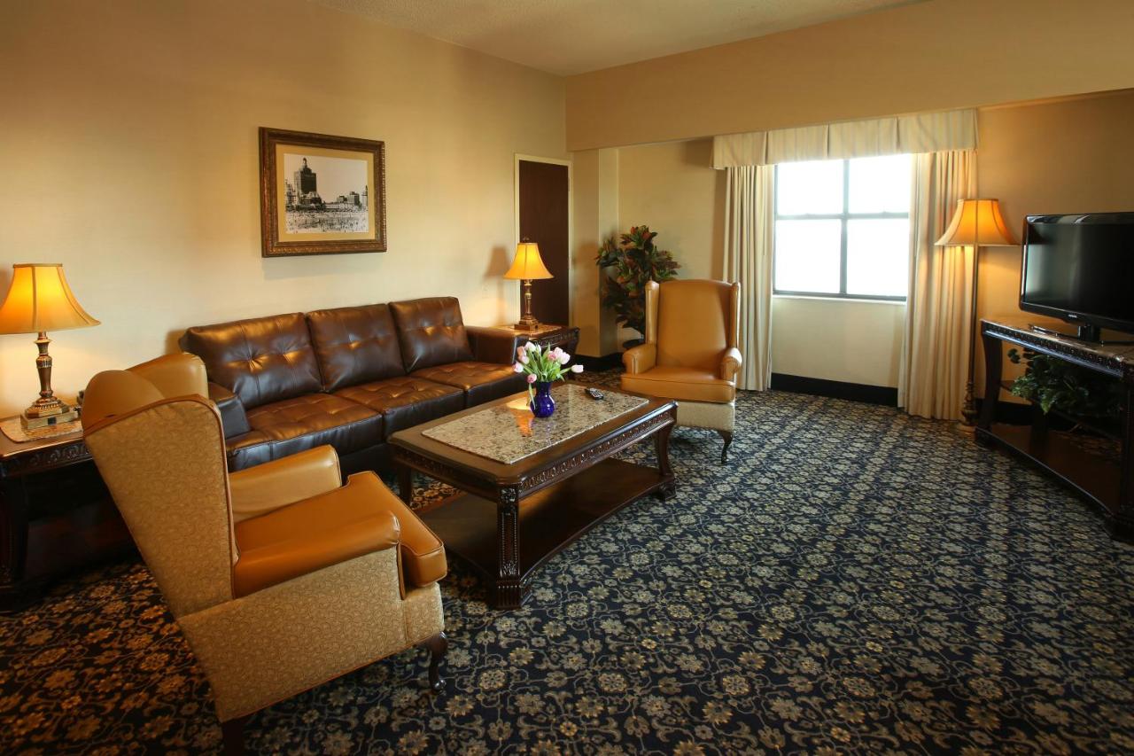 Sinatra King Suite at The Claridge Hotel