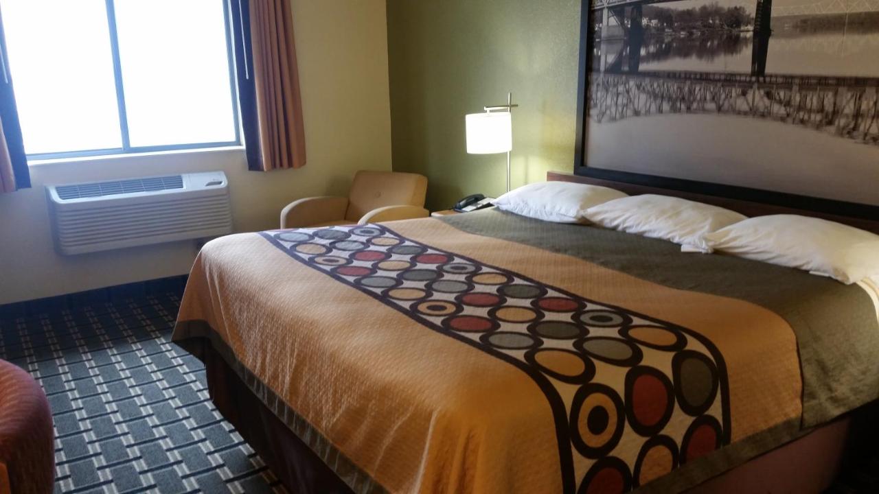 King Room - Non-Smoking at Super 8 by Wyndham Wheeling/Saint Clairsville OH Area