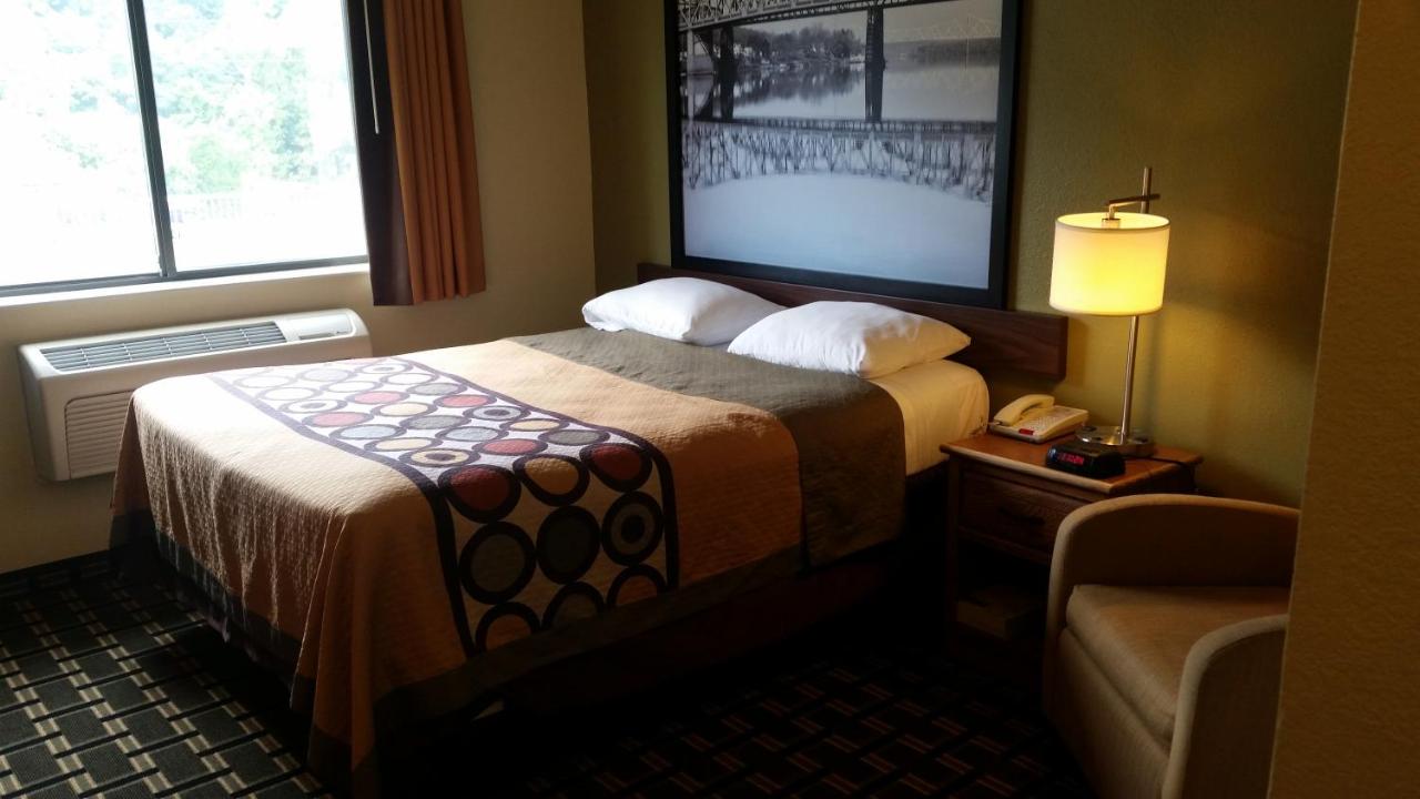 Queen Room - Non-Smoking at Super 8 by Wyndham Wheeling/Saint Clairsville OH Area