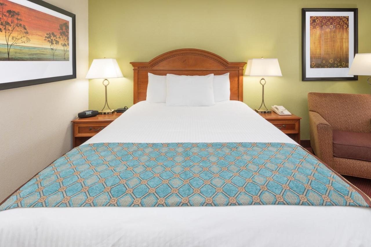 Queen Room - Non-Smoking at Baymont by Wyndham Orangeburg North