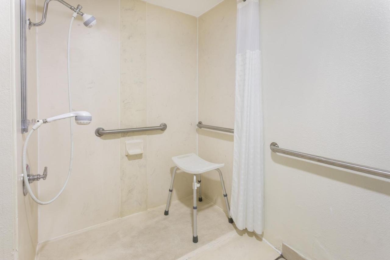 King Room - Disability Access/Non-Smoking at Baymont by Wyndham Orangeburg North