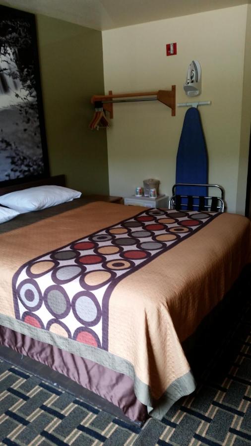 Queen Room - Mobility Access/Non-Smoking at Super 8 by Wyndham Wheeling/Saint Clairsville OH Area