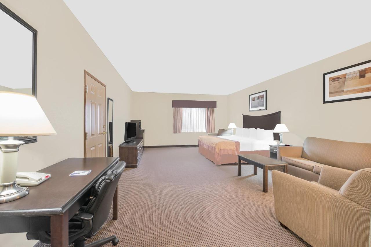 King Room with Bath Tub - Mobility/Hearing Accessible - Non-Smoking at Baymont by Wyndham Snyder