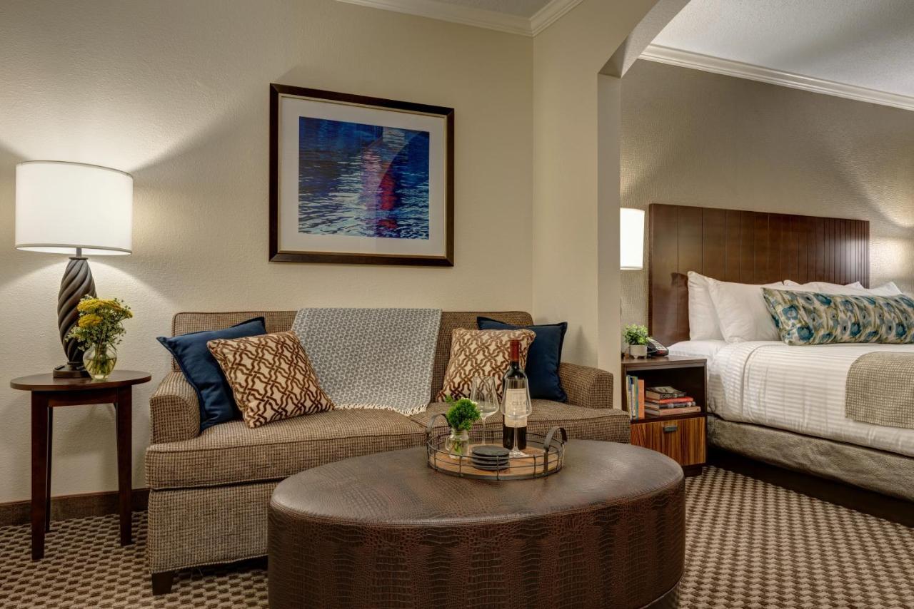 King Suite - Accessible/Non-Smoking at Garrison Hotel & Suites Dover-Portsmouth, an Ascend Collection Hotel