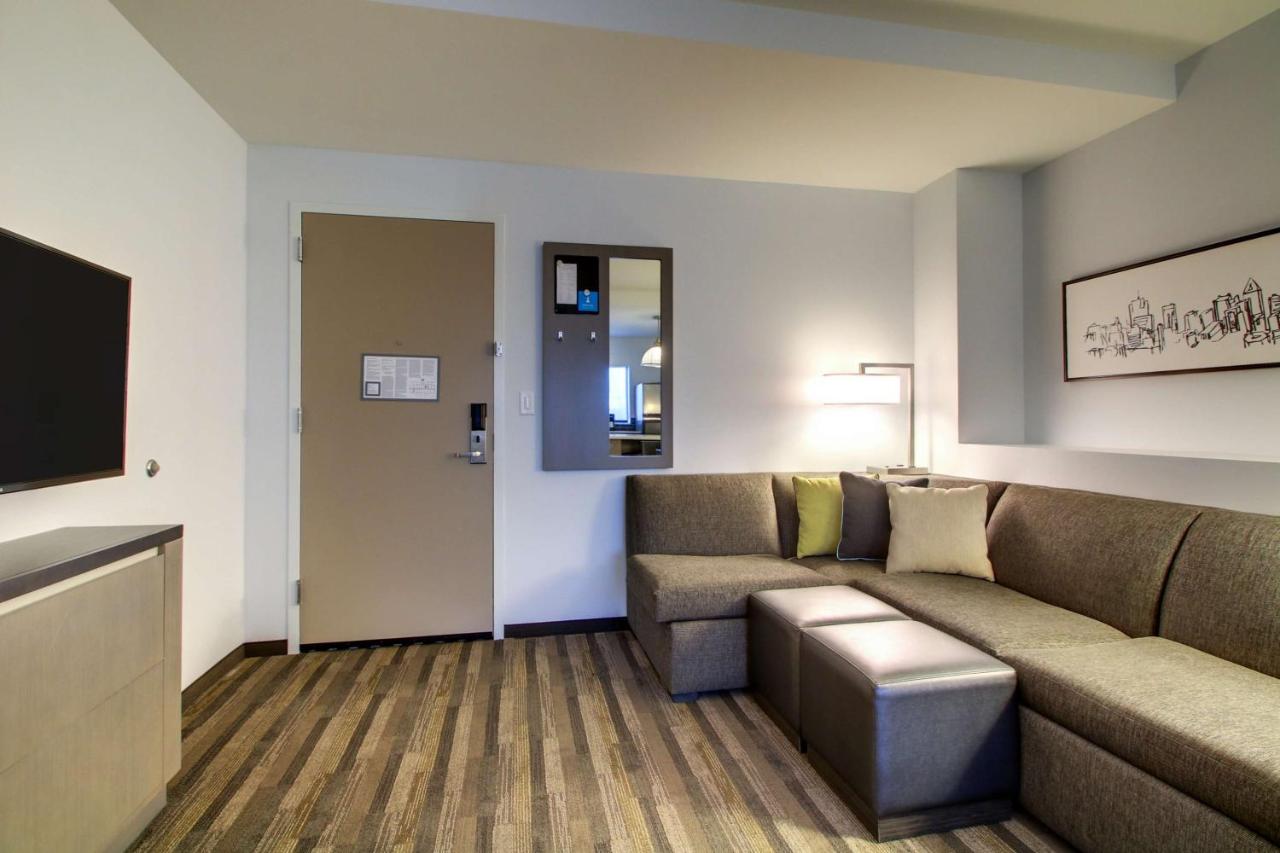 King Suite with Bathtub - Disability Access at Hyatt House Chicago/Evanston