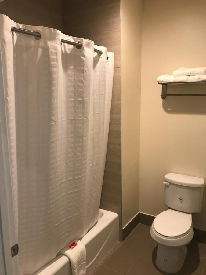 King Suite at Red Star Inn & Suites