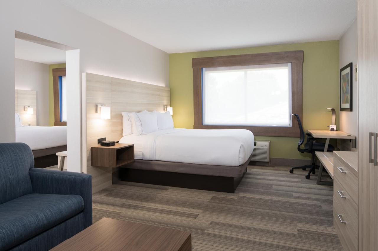Duplex Suite at Holiday Inn Express Louisville Northeast by IHG