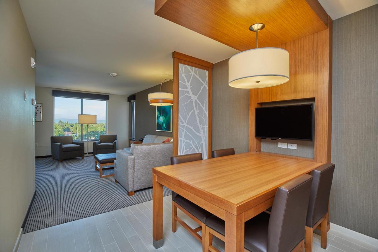 King Suite at Hyatt Place Eugene / Oakway Center