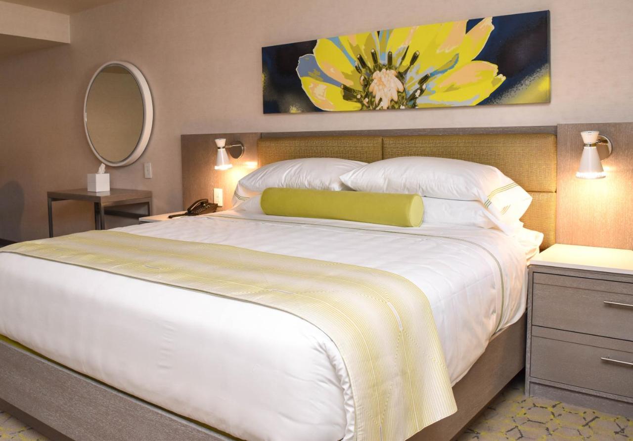 King Room with Pool View - Disability Access at The Fredonia Hotel and Convention Center