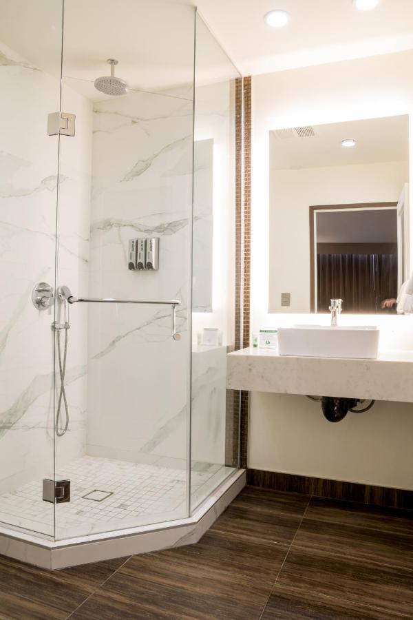 Deluxe King Suite at Hotel Xilo Glendale