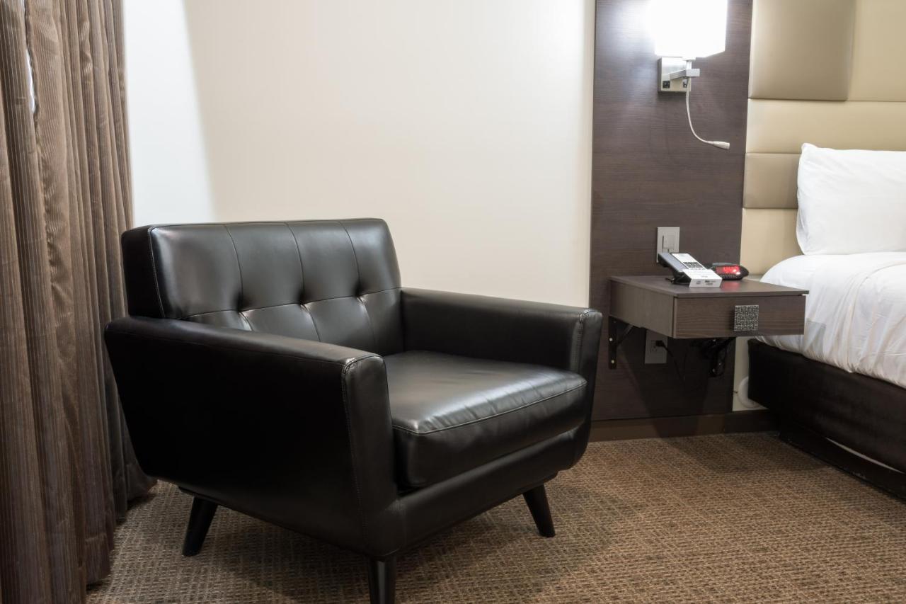 Deluxe King Room at Hotel Xilo Glendale