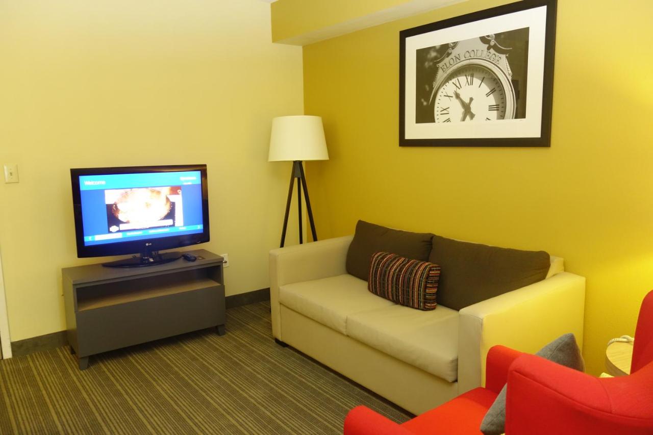 One-Bedroom King Suite - Disability Access/Non-Smoking at Country Inn & Suites by Radisson, Burlington (Elon), NC