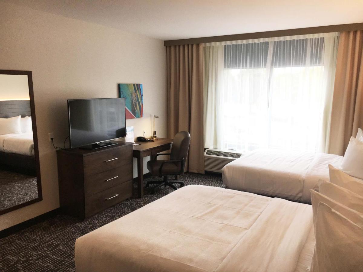 Queen Studio at Gundersen Hotel & Suites