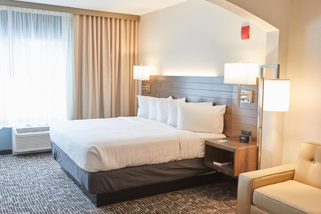 King Studio with Sofa Bed at Gundersen Hotel & Suites