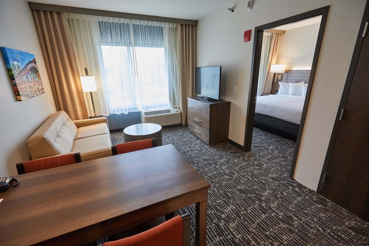 Deluxe King Suite at Gundersen Hotel & Suites