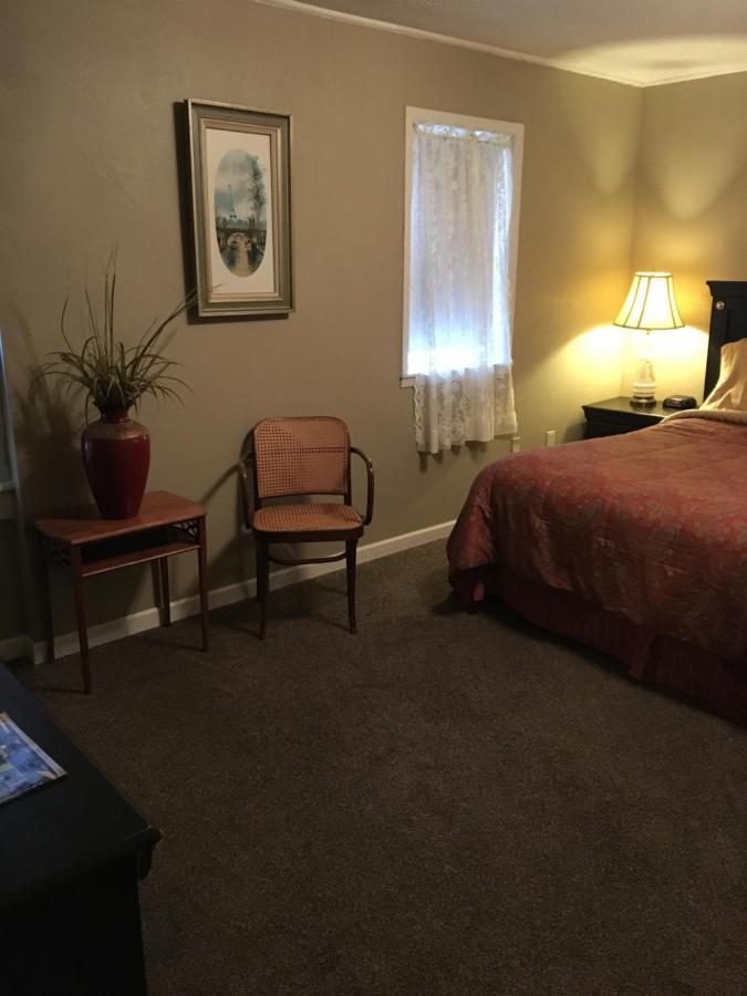 King Room at The Courtland Hotel and Day Spa