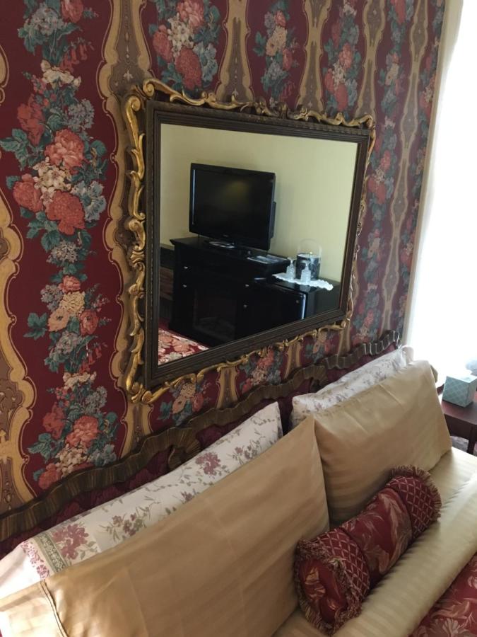 Standard King Room at The Courtland Hotel and Day Spa