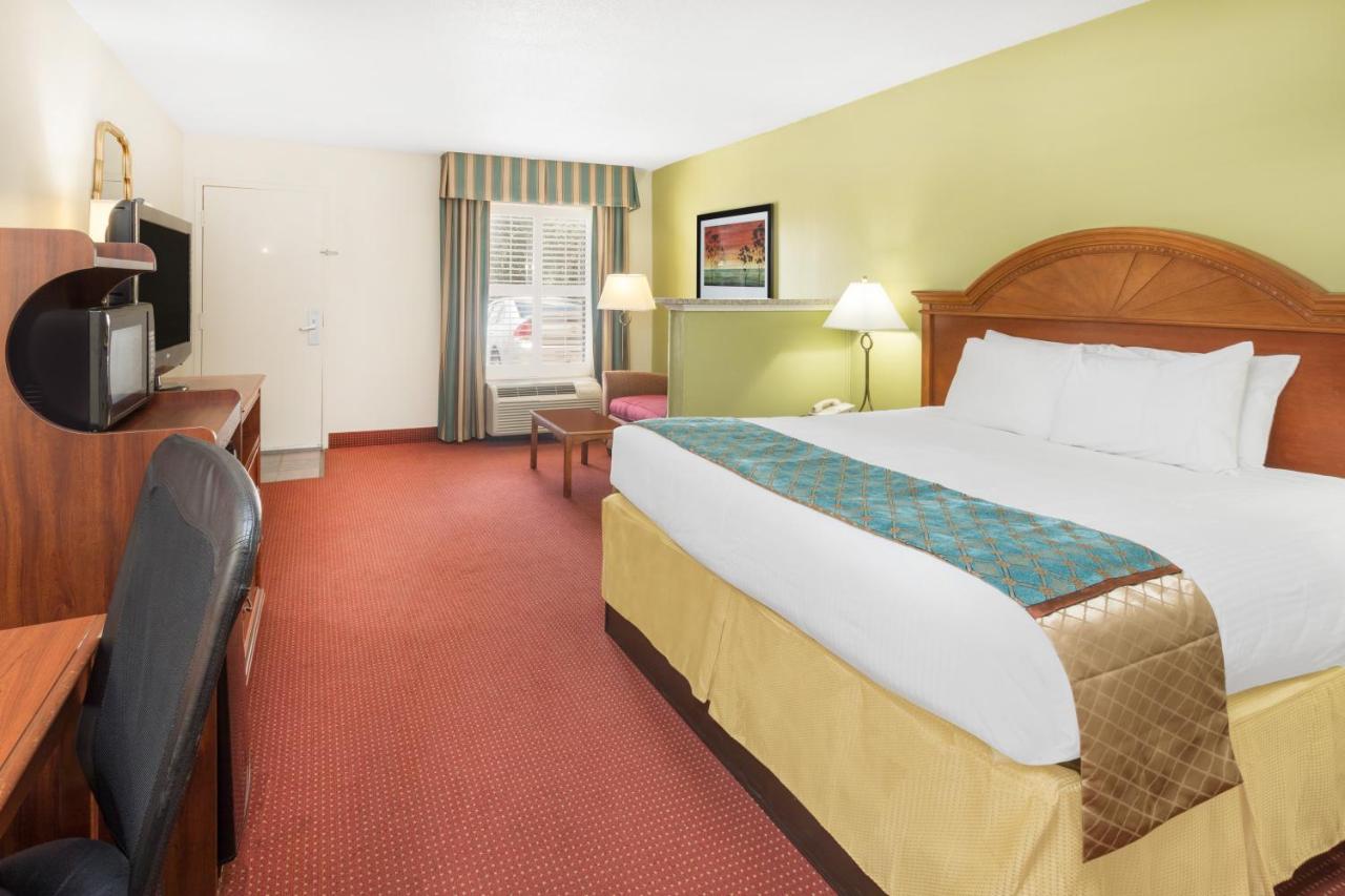 Queen Room - Non-Smoking at Baymont by Wyndham Orangeburg North