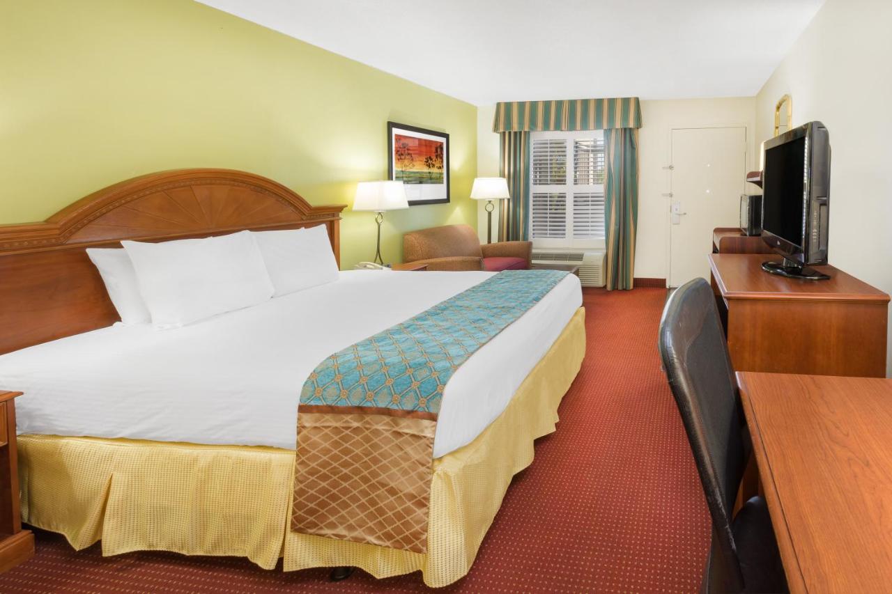 Deluxe King Room - Non-Smoking at Baymont by Wyndham Orangeburg North