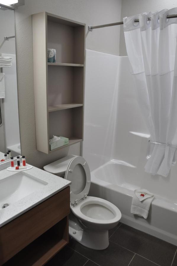 Deluxe Queen Room with Spa Bath at Microtel Inn & Suites by Wyndham Lubbock