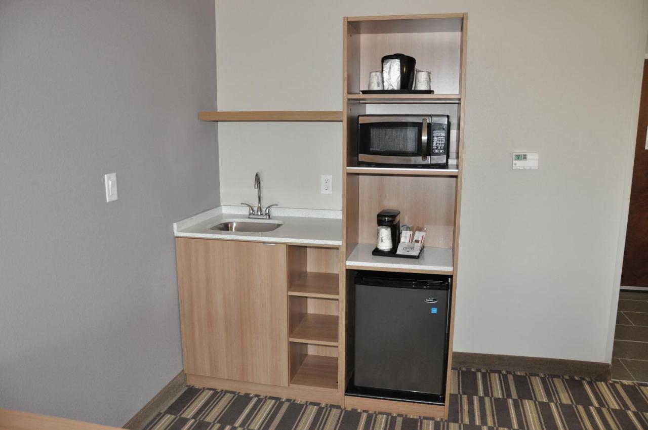 King Suite with Bath Tub - Mobility/Hearing Accessible - Non-Smoking at Microtel Inn & Suites by Wyndham Lubbock