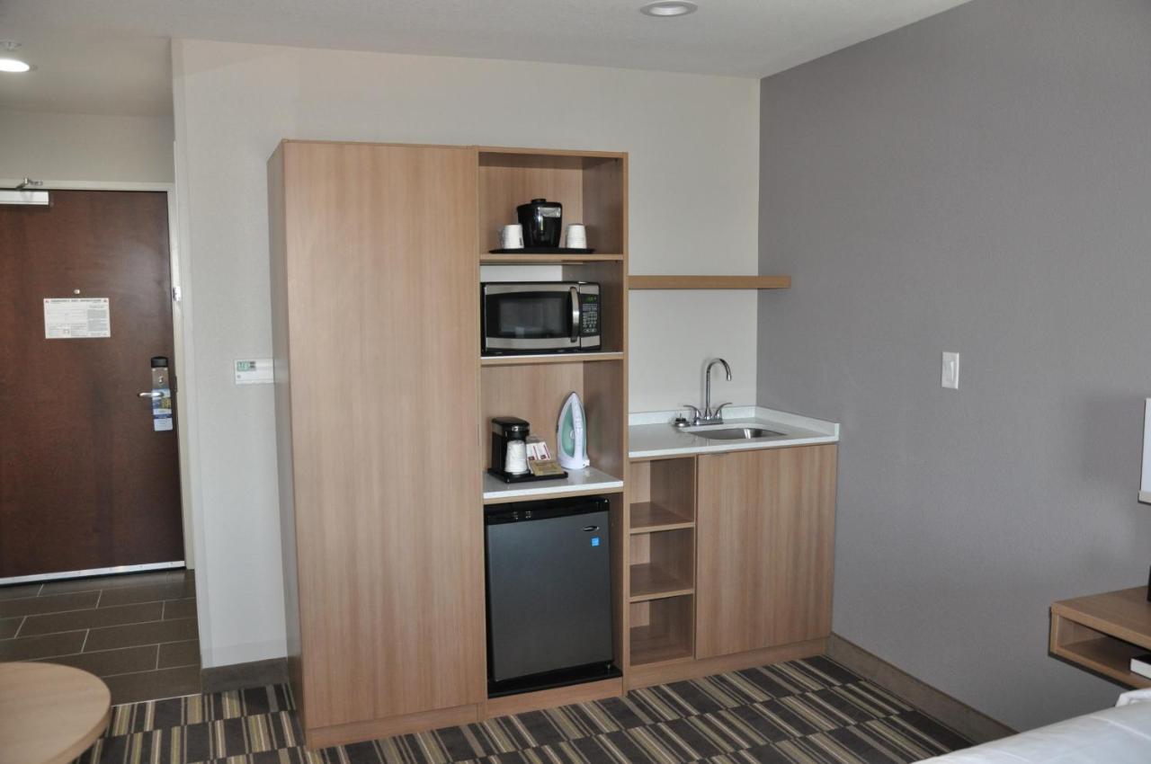 Business Queen Room at Microtel Inn & Suites by Wyndham Lubbock