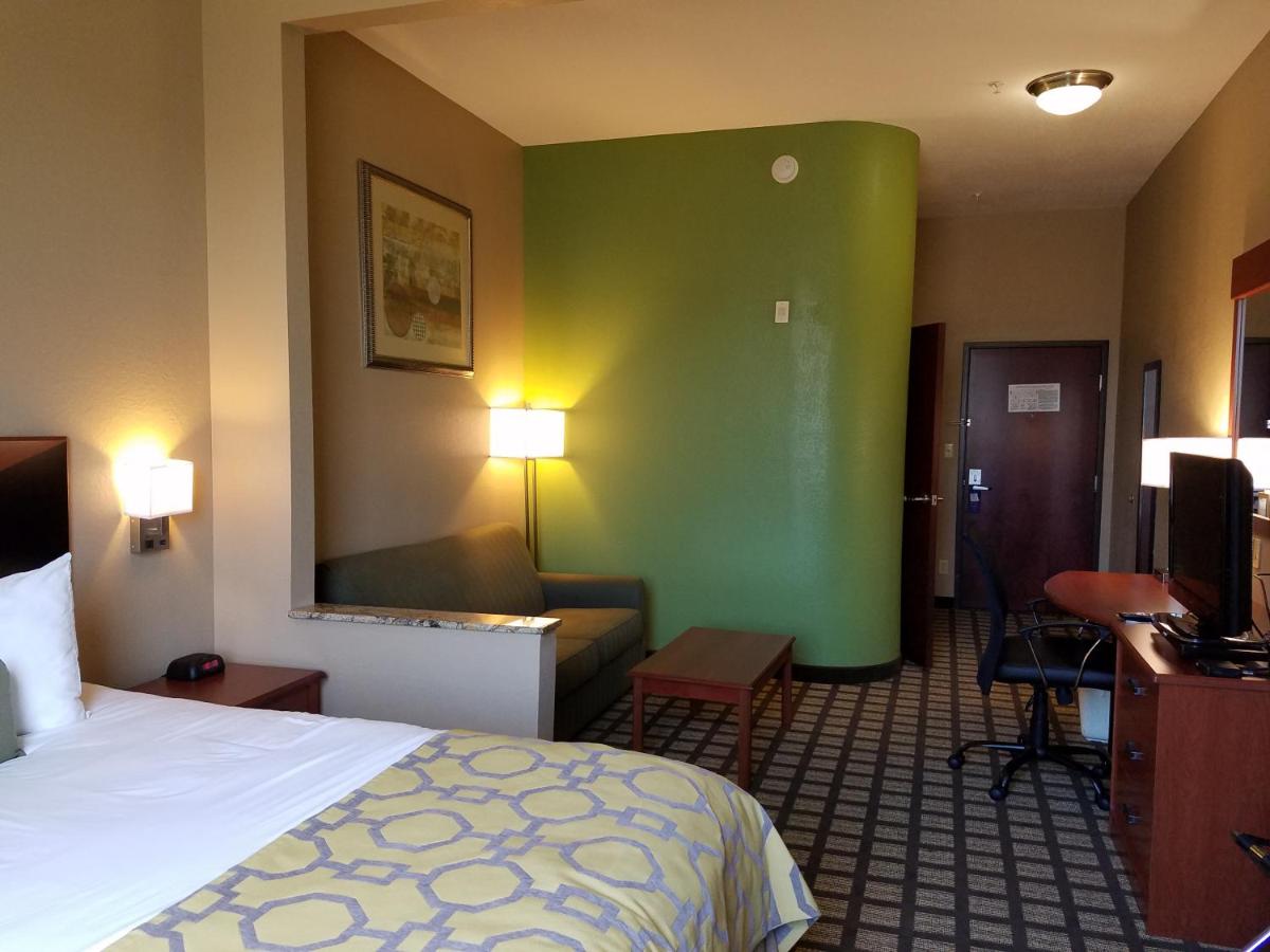 Suite - Disability Access/Non-Smoking at Baymont by Wyndham Marrero