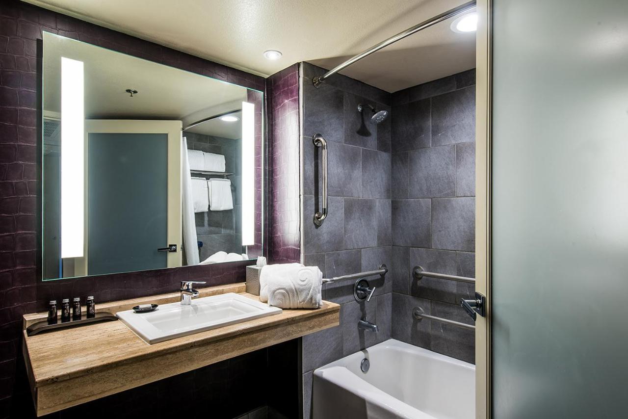 Deluxe Queen Room with Two Queen Beds at Hotel Zoso