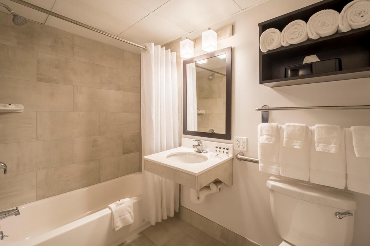 One-Bedroom Queen Suite - Disability Access/Non-Smoking at Country Inn & Suites by Radisson, Rochester-Pittsford/Brighton, NY