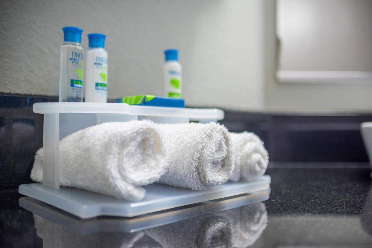 Queen Room with Tub - Accessible/Non Smoking at Studio Z, an Ascend Collection Hotel