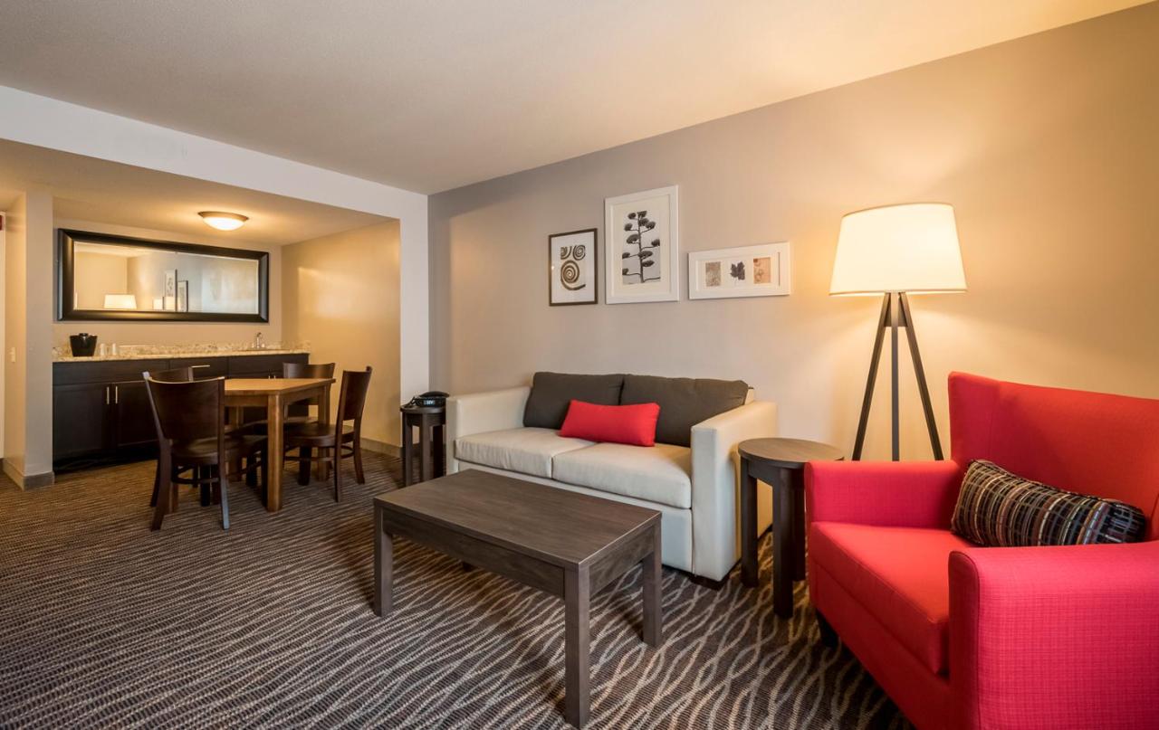 One-Bedroom Queen Suite - Disability Access/Non-Smoking at Country Inn & Suites by Radisson, Rochester-Pittsford/Brighton, NY