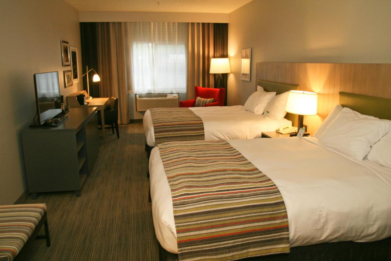 Queen Room with Two Queen Beds - Non-Smoking at Country Inn & Suites by Radisson, Prineville, OR