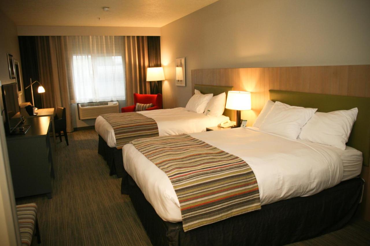 Queen Room with Two Queen Beds - Non-Smoking at Country Inn & Suites by Radisson, Prineville, OR