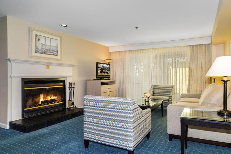 Lanai Suite at Water's Edge Resort & Spa