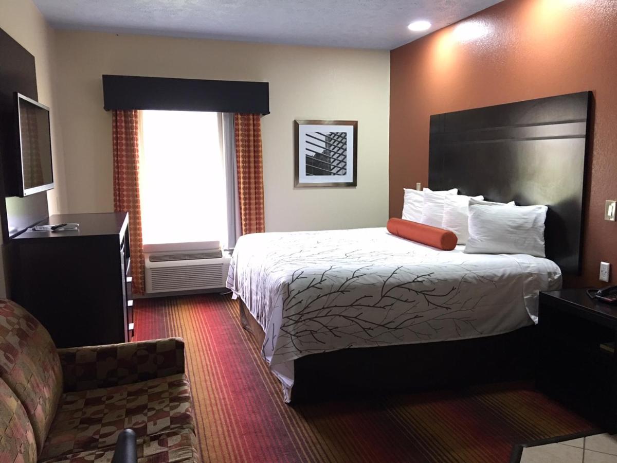 Deluxe King Suite - Smoking at Red Roof Inn & Suites Clinton, MS