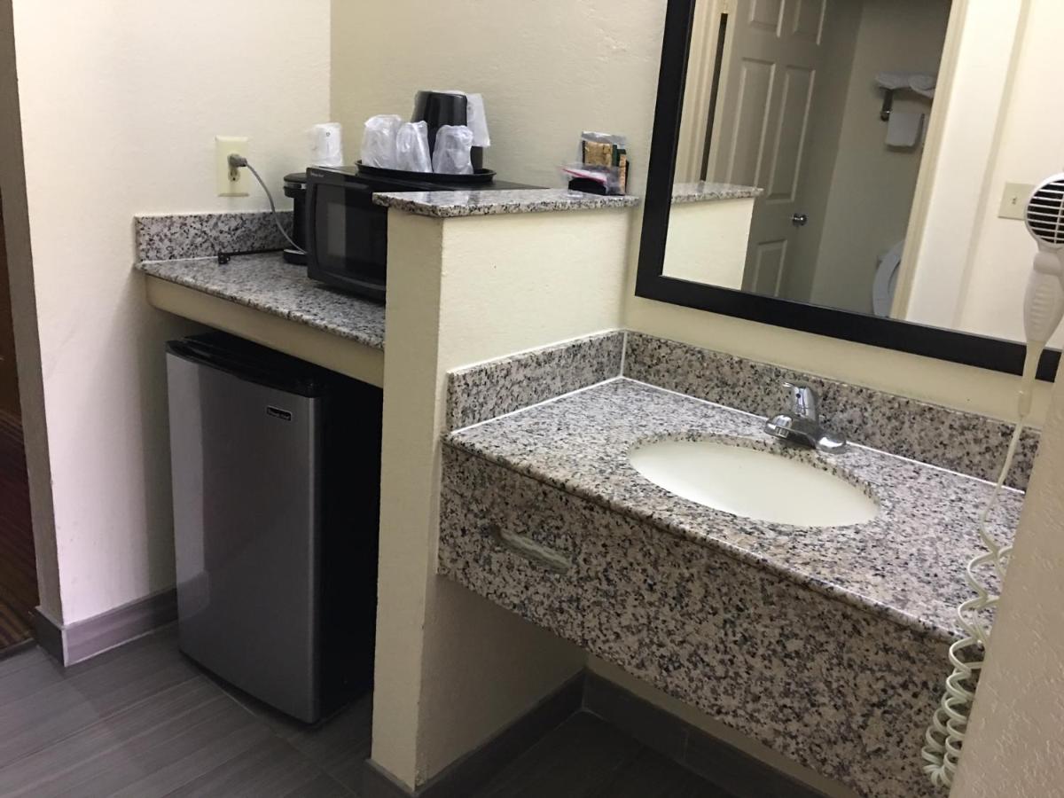 Deluxe Suite - Smoking at Red Roof Inn & Suites Clinton, MS