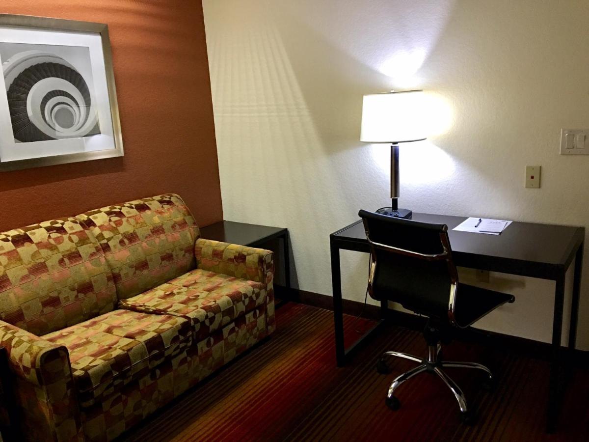 Deluxe Suite - Smoking at Red Roof Inn & Suites Clinton, MS