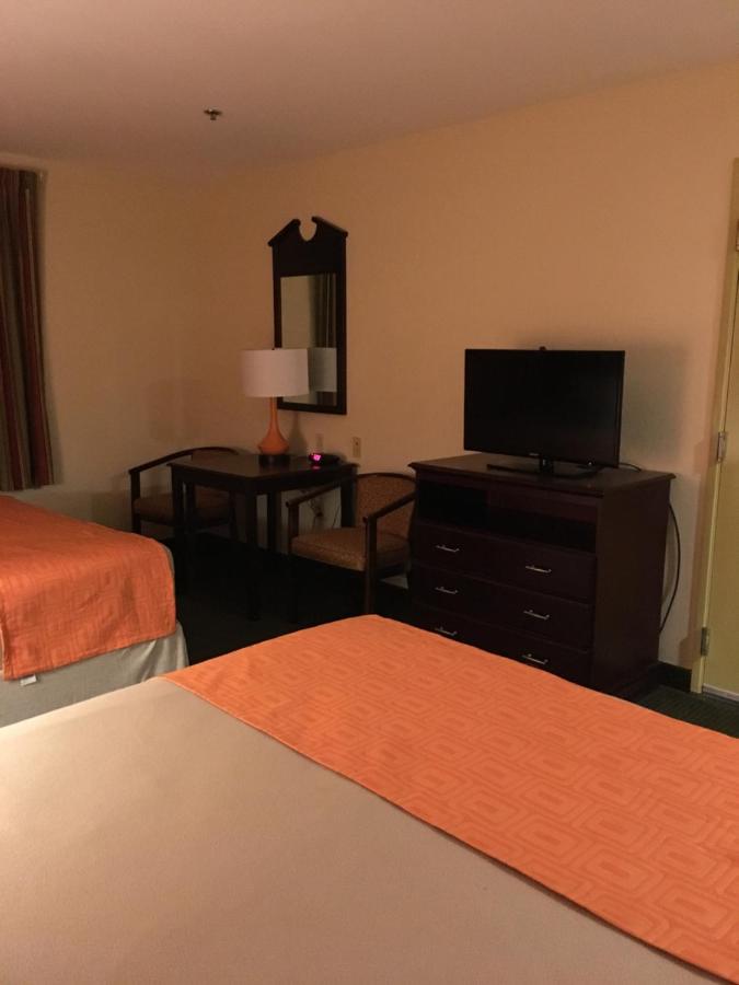 Queen Room with Two Queen Beds - Non-Smoking at Howard Johnson by Wyndham Houma