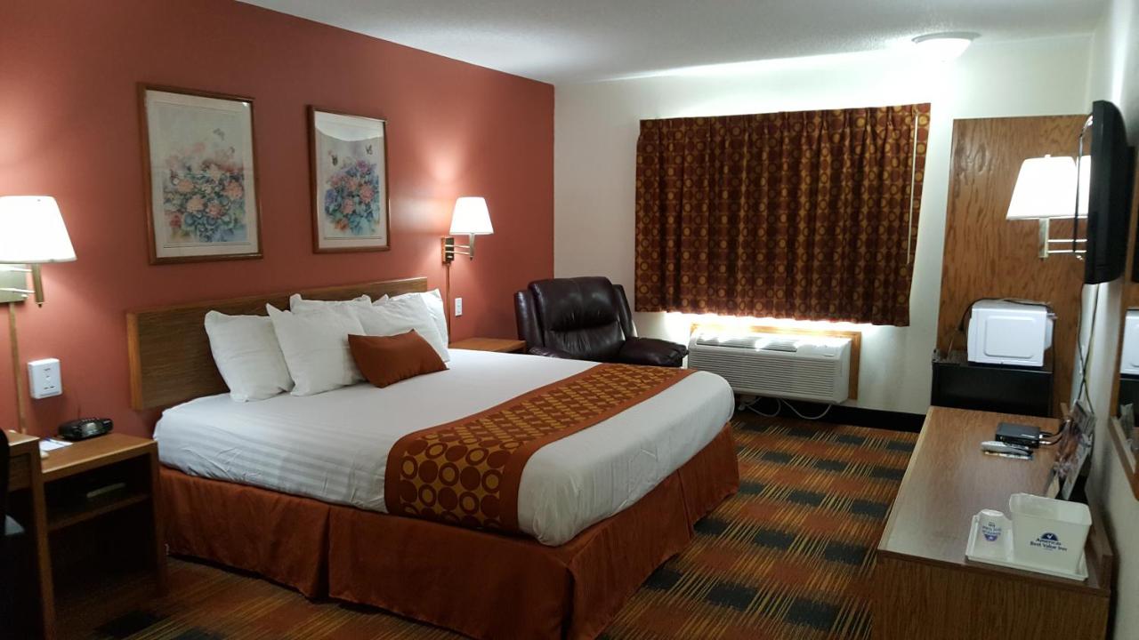 King Room at Americas Best Value Inn & Suites Nevada