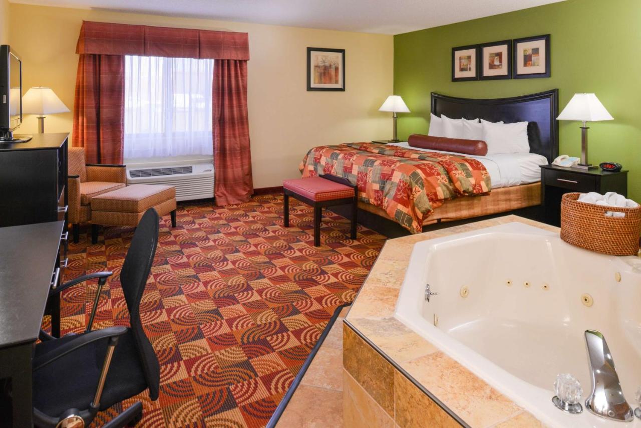King Suite with Spa Bath - Non-Smoking at Best Western Canal Winchester Inn - Columbus South East