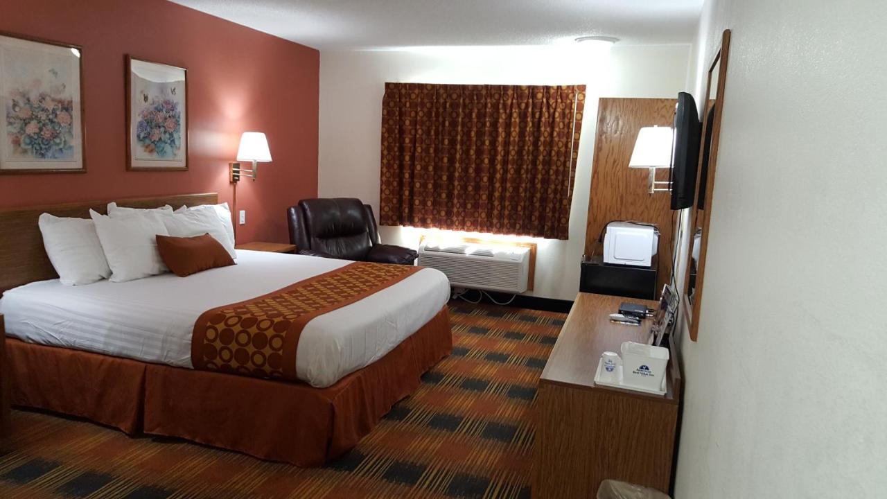 King Room at Americas Best Value Inn & Suites Nevada