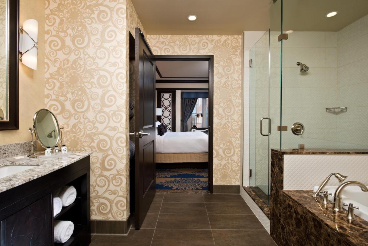 Junior Suite at Saratoga Casino Hotel