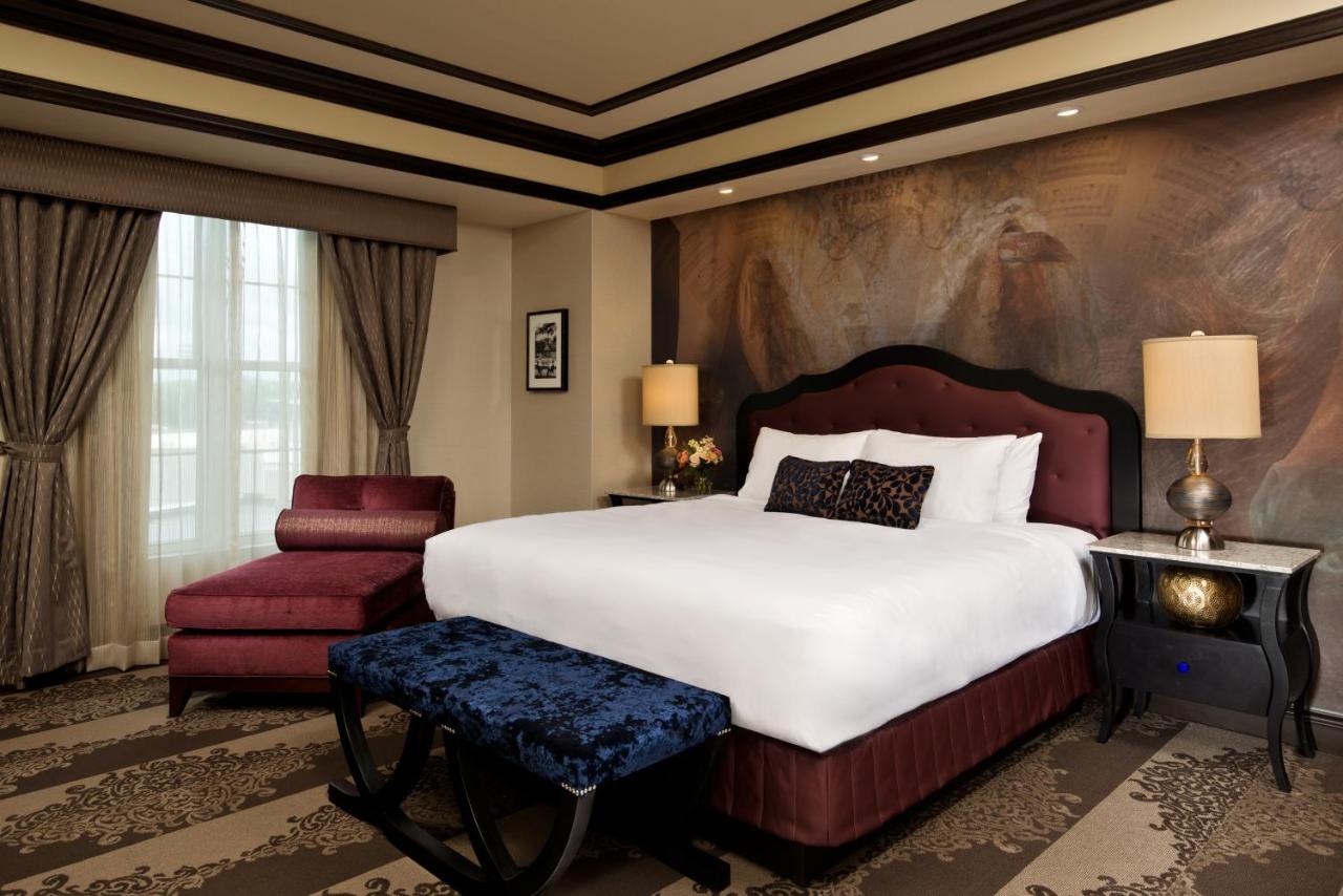 One-Bedroom Suite at Saratoga Casino Hotel