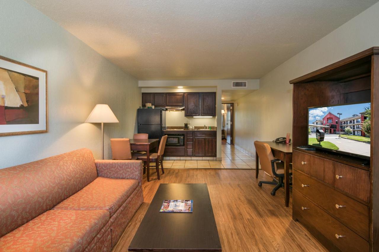 Two-Bedroom Suite at Markham House Suites - Little Rock Medical Center