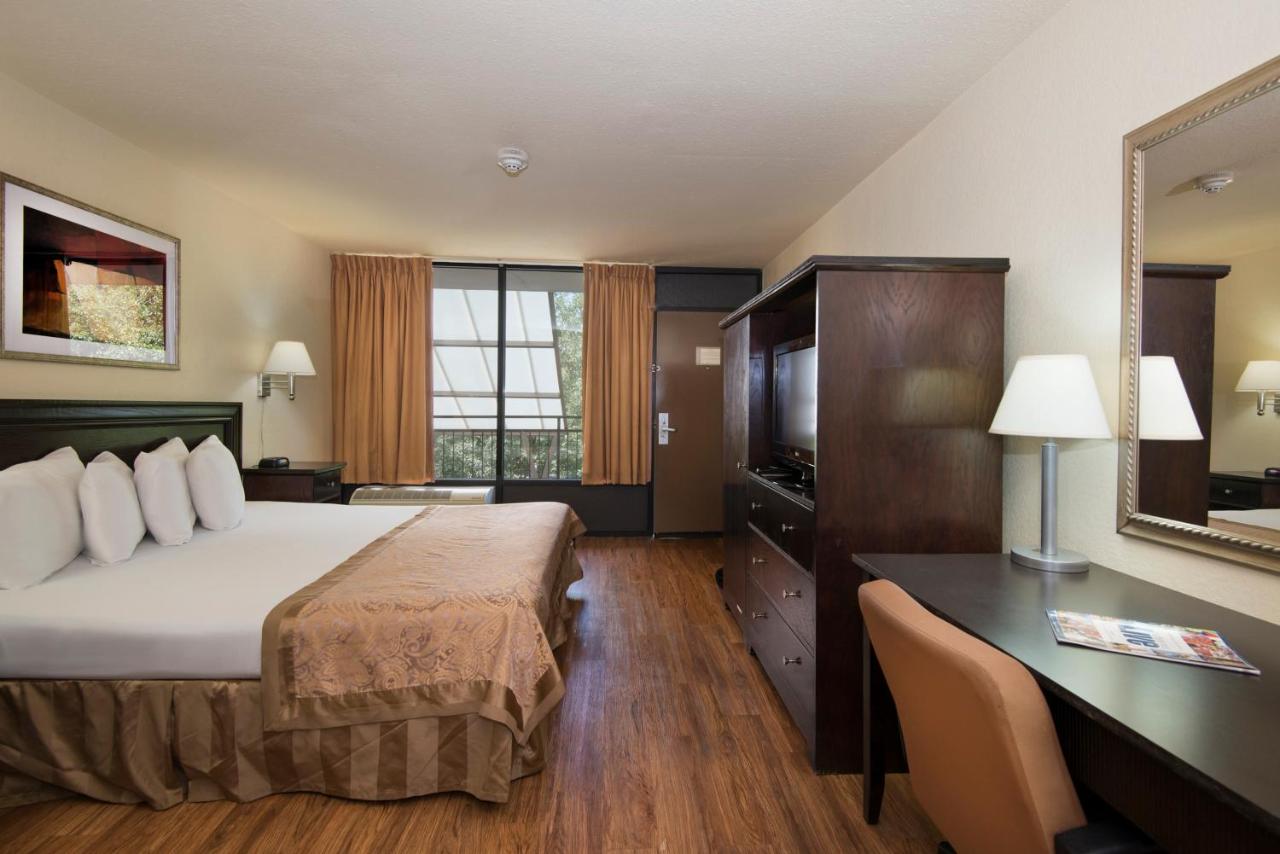 Standard King Room at Markham House Suites - Little Rock Medical Center