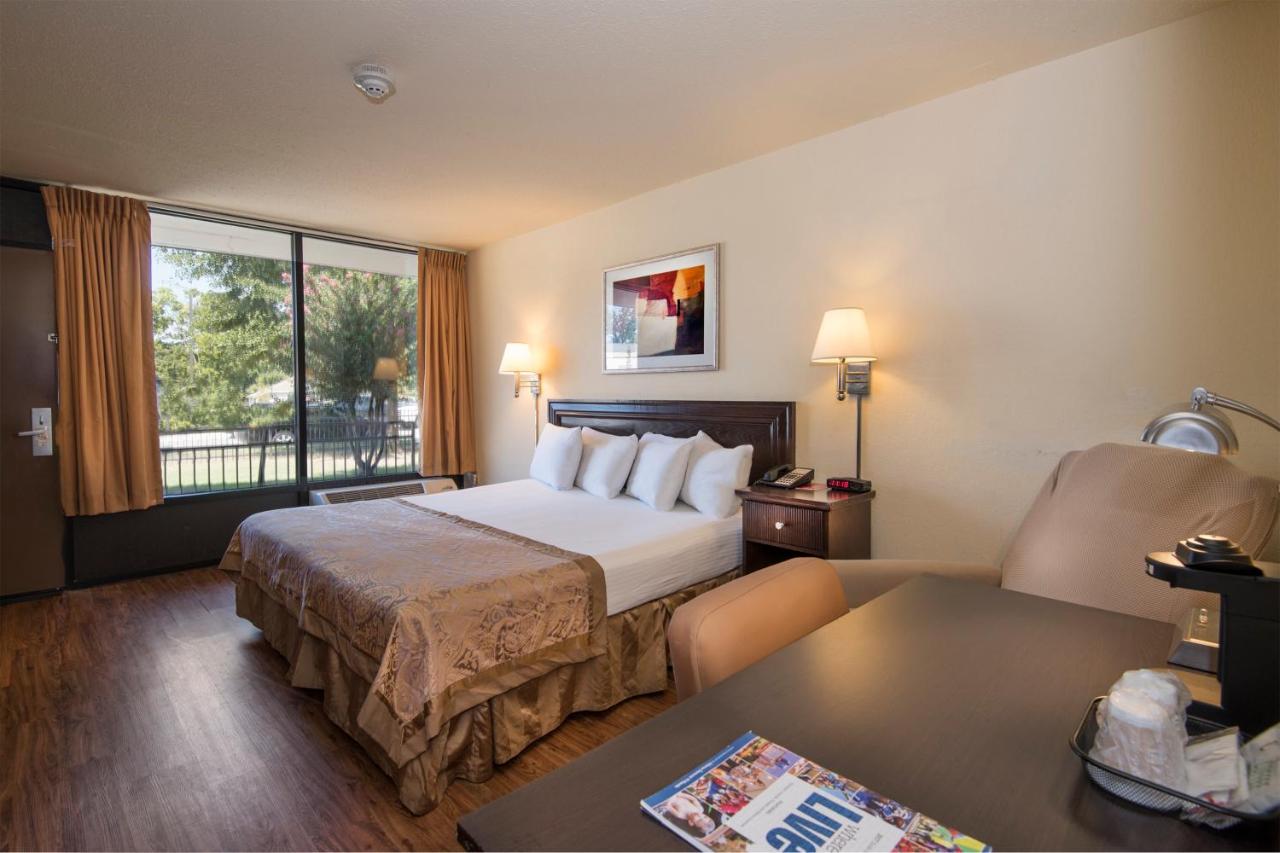 Standard King Room at Markham House Suites - Little Rock Medical Center