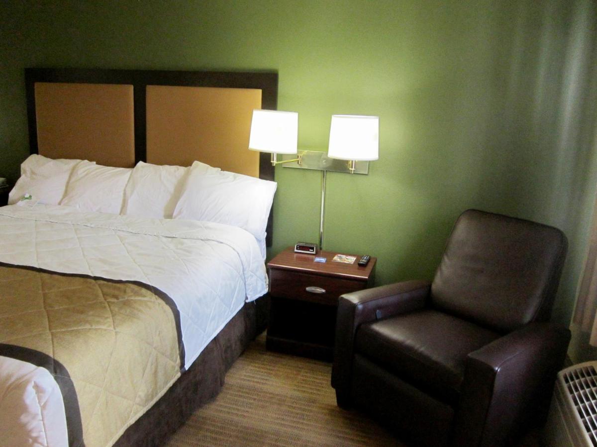 Deluxe Studio with 1 King Bed - Non-Smoking at Studio 6 Extended Stay Findlay Tiffin Avenue OH