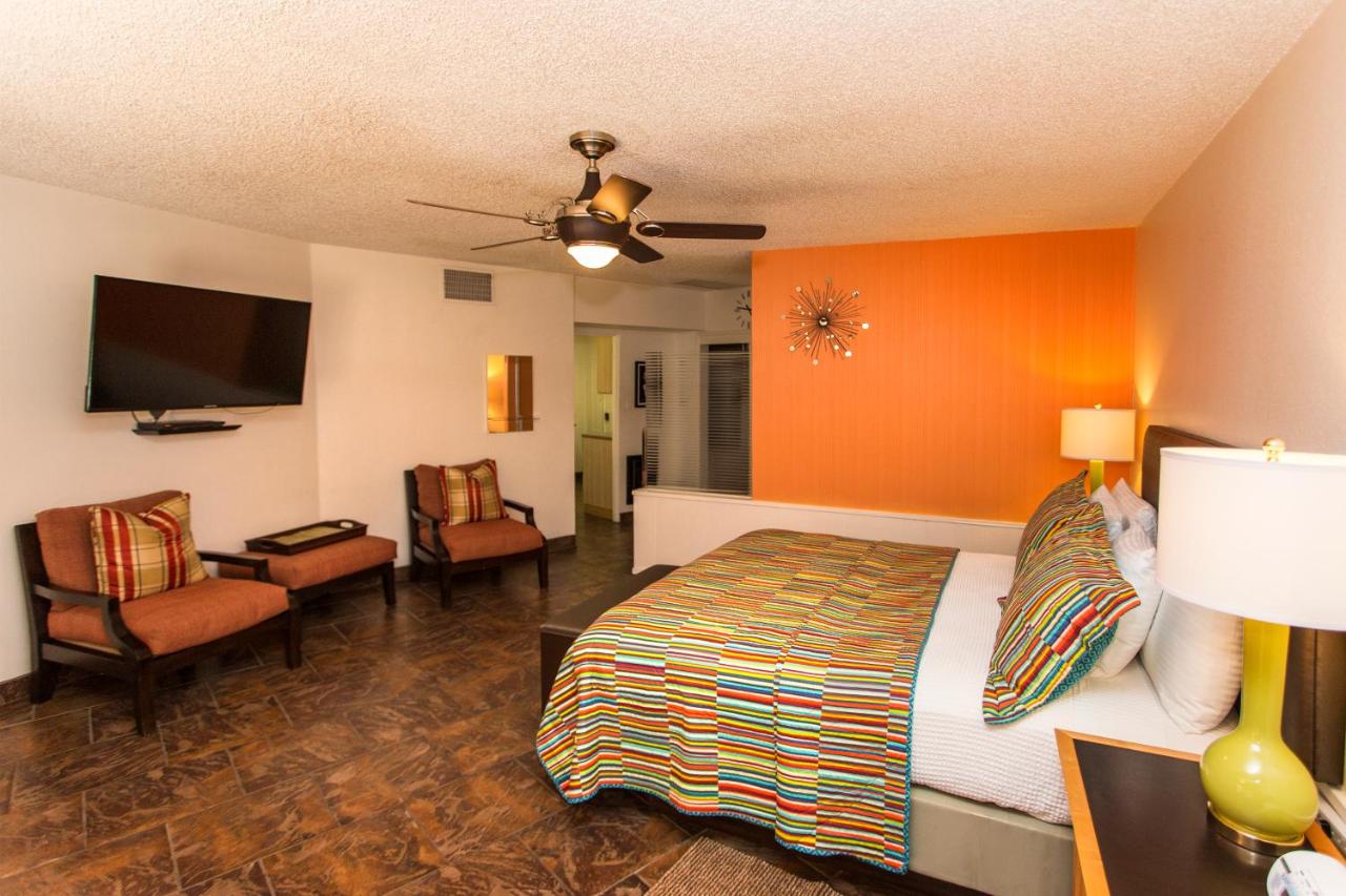Executive King Room at Desert Riviera Hotel