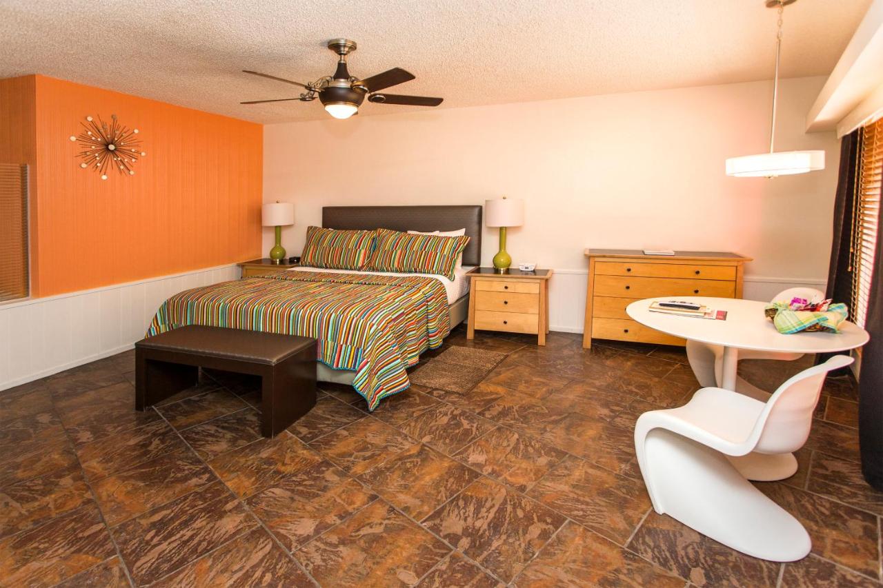 Executive King Room at Desert Riviera Hotel